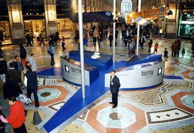 Envisat esposto nella Galleria Vittorio Emanuele di Milano