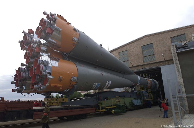 29 May 2003 - The Soyuz moves to the launch pad