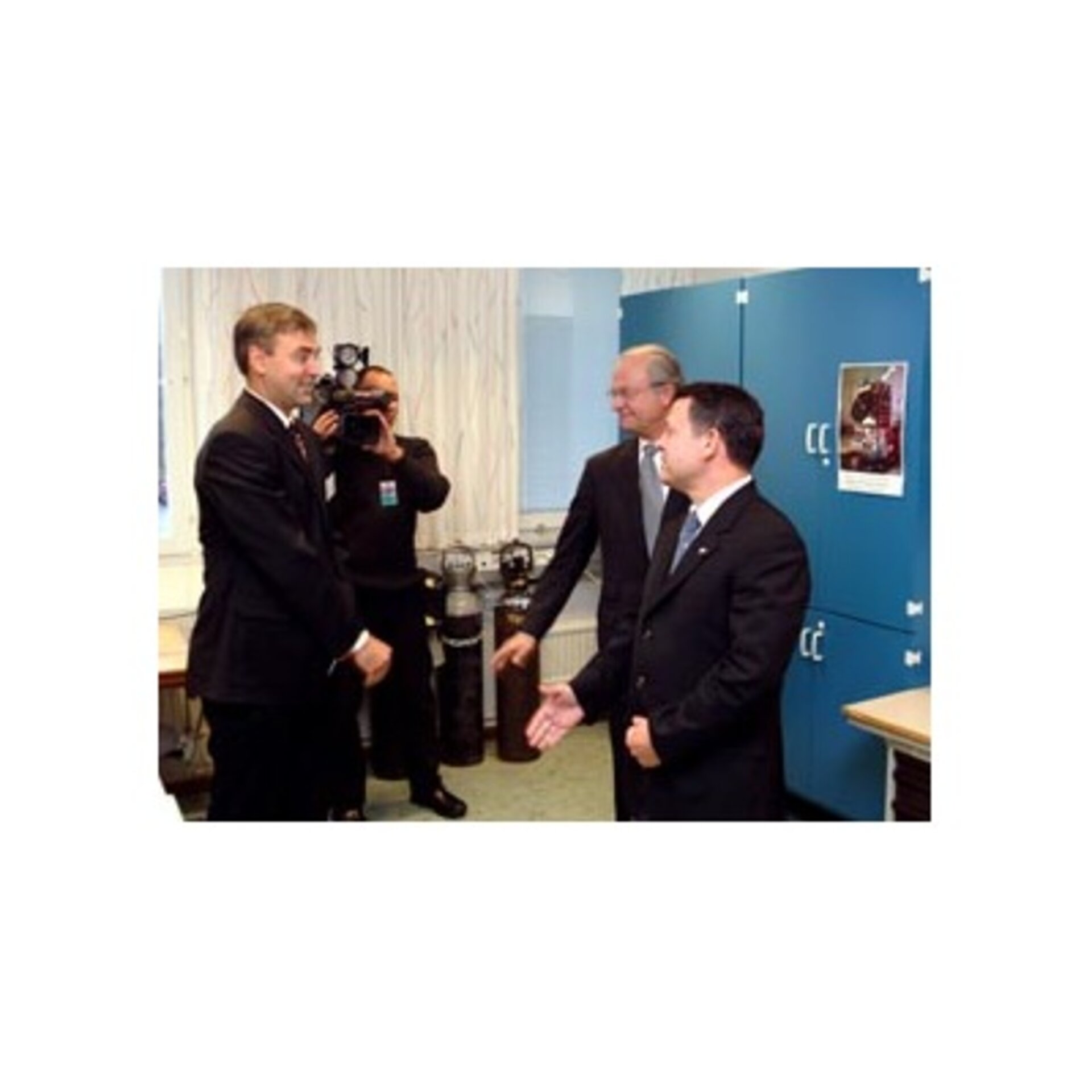 Professor Stas Barabash, IRF, hälsar på kung Carl XVI Gustaf och Jordaniens kung Abdullah II