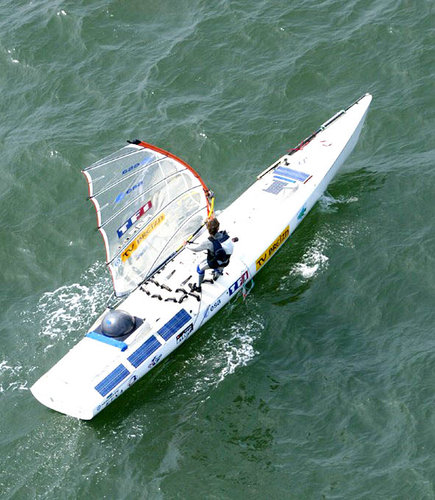 Raphaëla readies her board