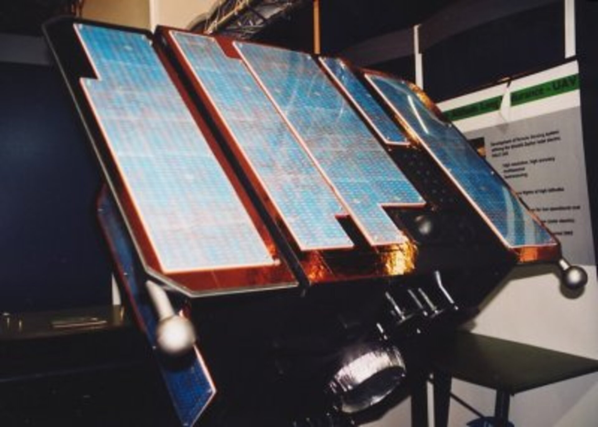 Model van PROBA 2 op Le Bourget 2003