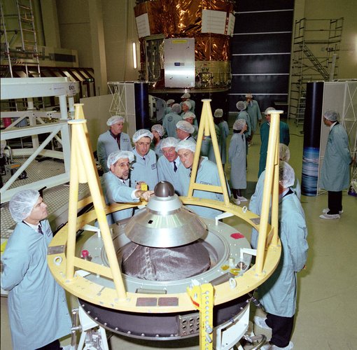 Visit of NASA Administrator Sean O'Keefe to ESA's test facilities where he was shown the ATV spacecraft model