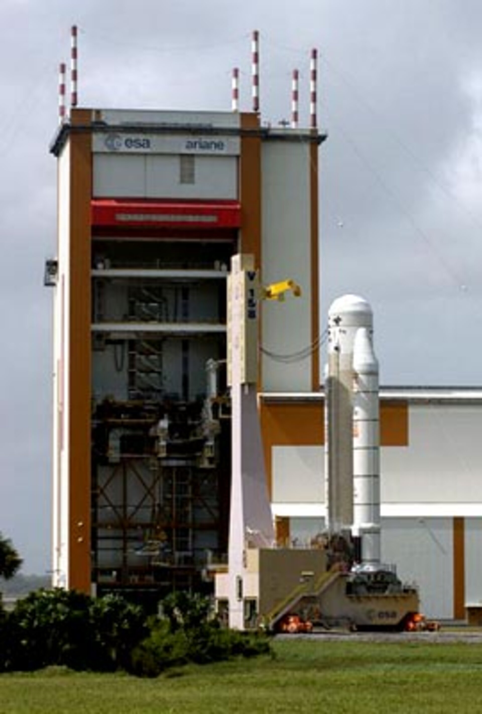 Ariane 5 is transferred to the Final Assembly Building