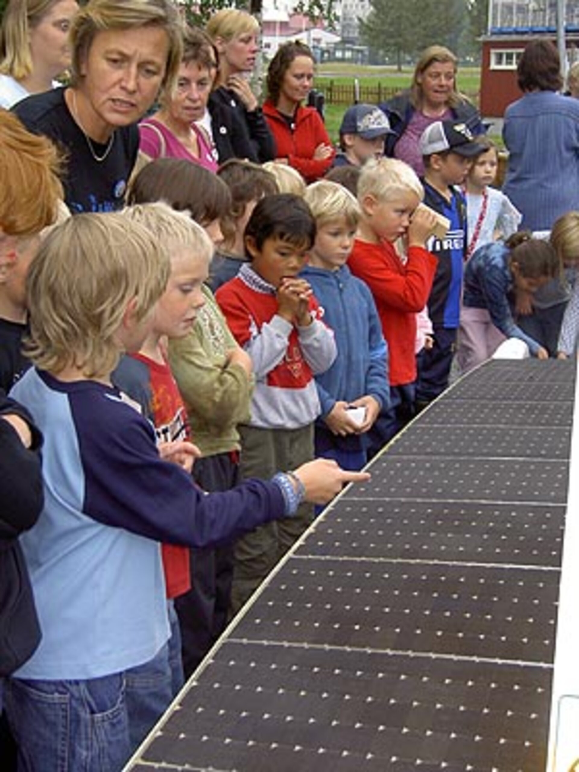 Children gathered around Nuna II