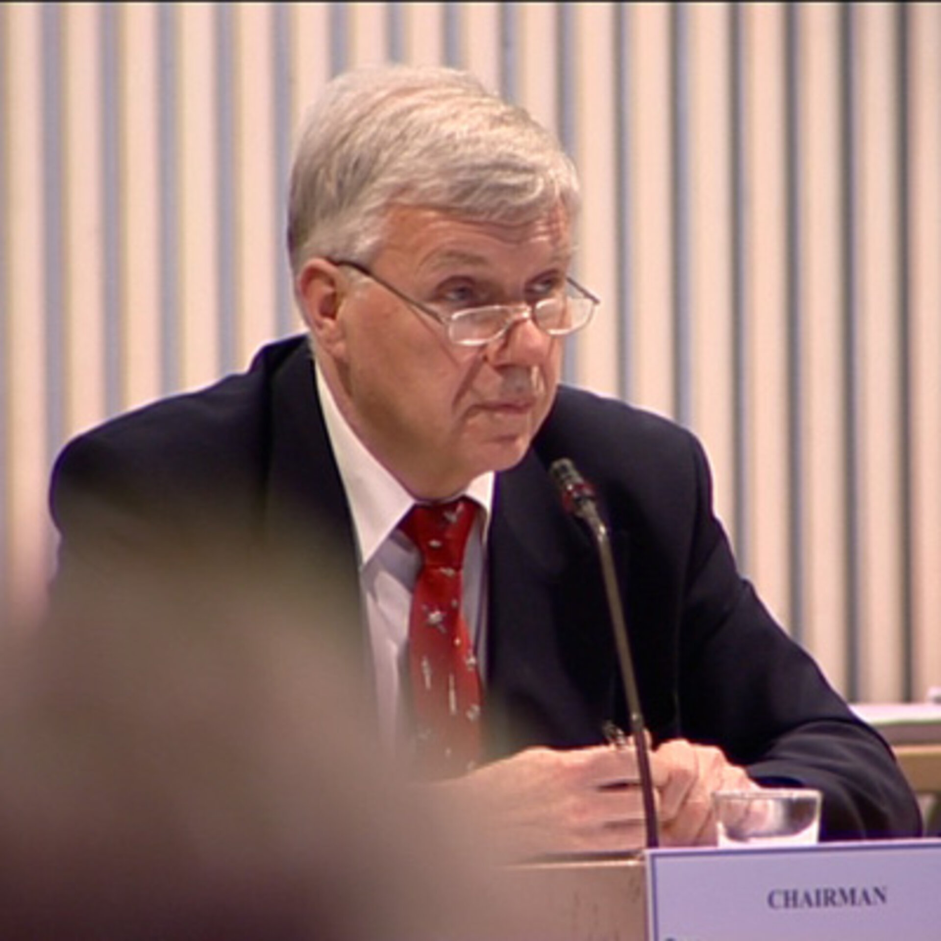 Risto Pellinen luotsasi tiedeohjelmakomitean kokousta Helsingissä.