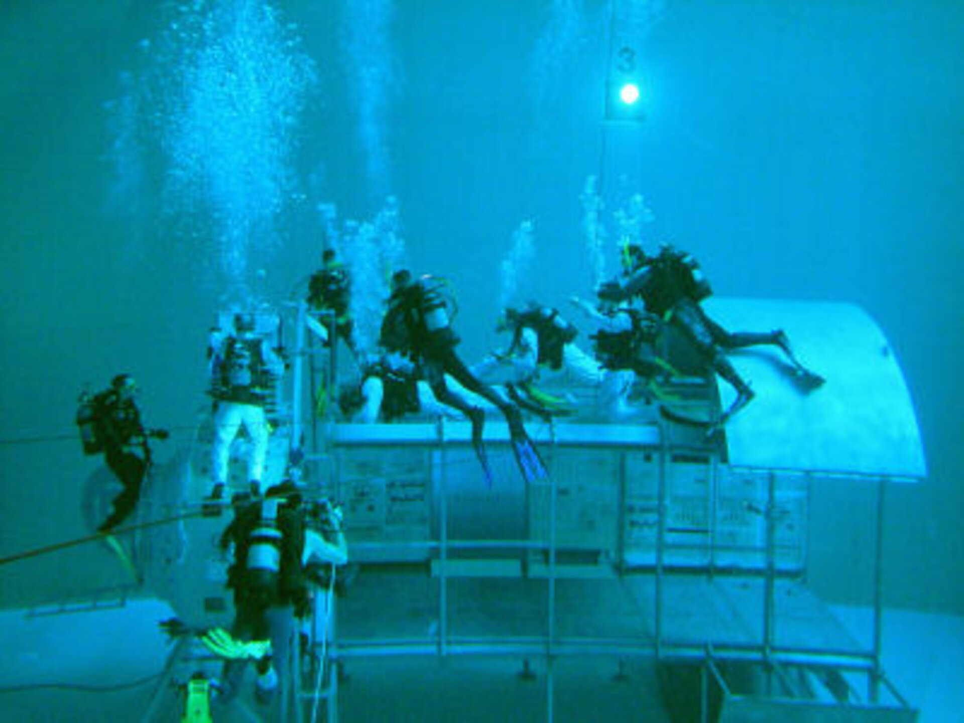 Space trainees in the neutral bouyancy tank