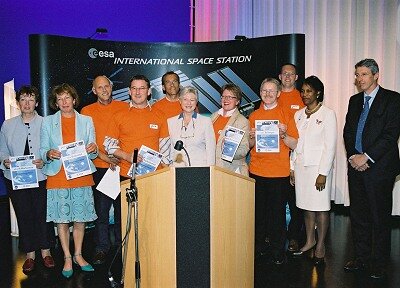 Minister Van der Hoeven reikte de certificaten uit aan de DRS-Scholen