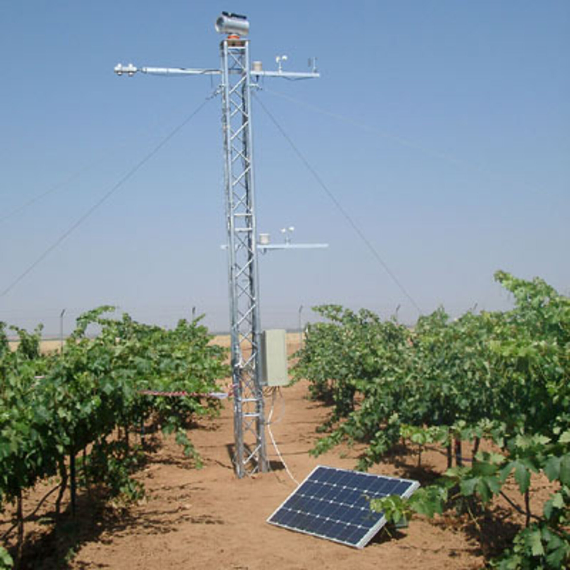 Scintillometer tower