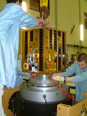 Installation of SSETI Express on the longitudinal shaker