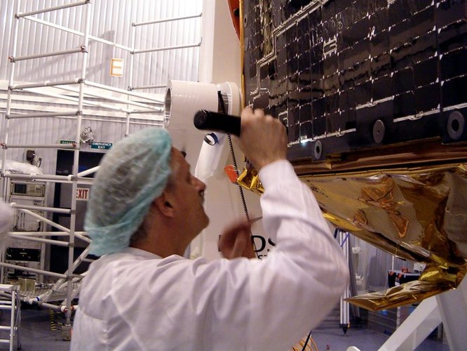 Checking solar array cells