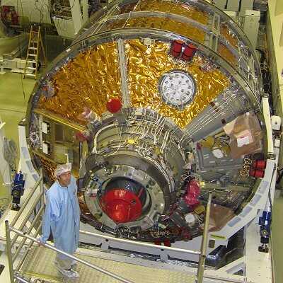 ESA-astronaut Jean-François Clervoy bij het eerste ATV-ruimtetuig <i>Jules Verne</i> te ESTEC in Noordwijk, Nederland