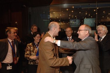 ESA DG congratulates flight team