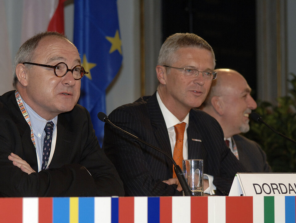 ESAn pääjohtaja  Dordain ja Itävallan valtiosihteeri Mainoni lehtistötilaisuudessa