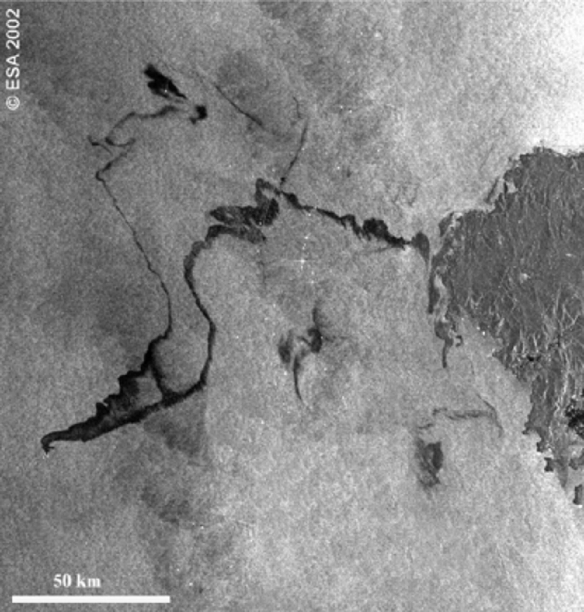 Ölteppich vor Spanien nach Tankerkatastrophe 2002 – Envisat ASAR-Aufnahme