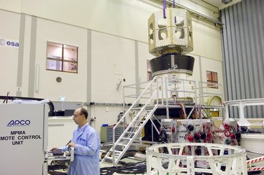 Op de ‘shakers’ van ESTEC kunnen die trillingen worden nagebootst