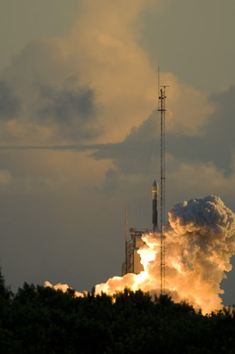 DAWN Delta 2 lift off from launch pad 17