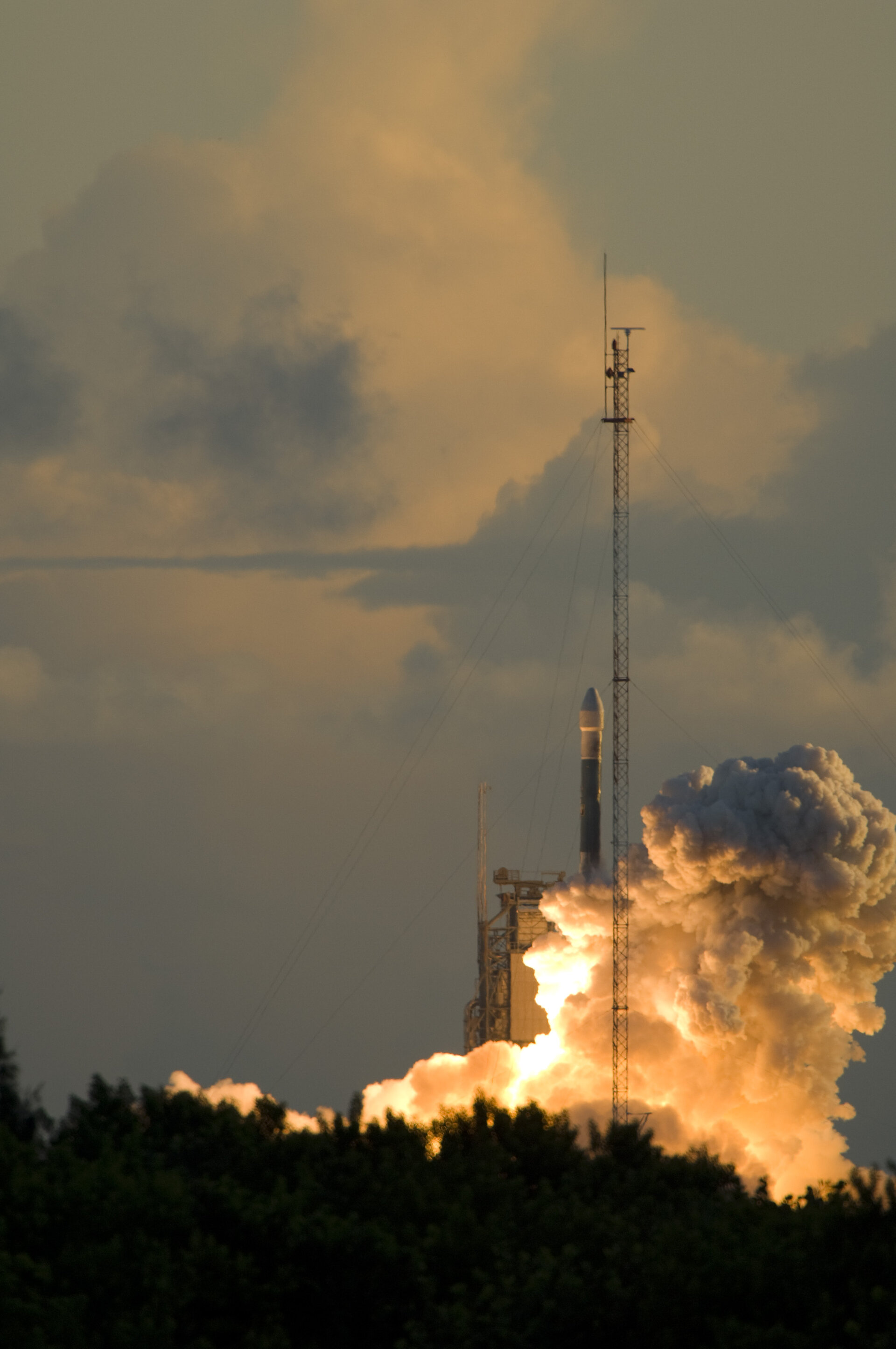 DAWN Delta 2 lift off from launch pad 17