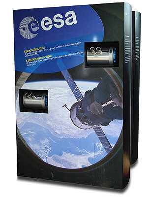 La visionneuse montrant des images de la Terre et de l'ISS en 3D