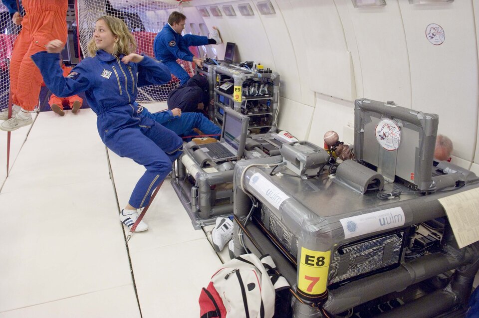 The 'Cricket-in-Space' experiment of the University of Ulm