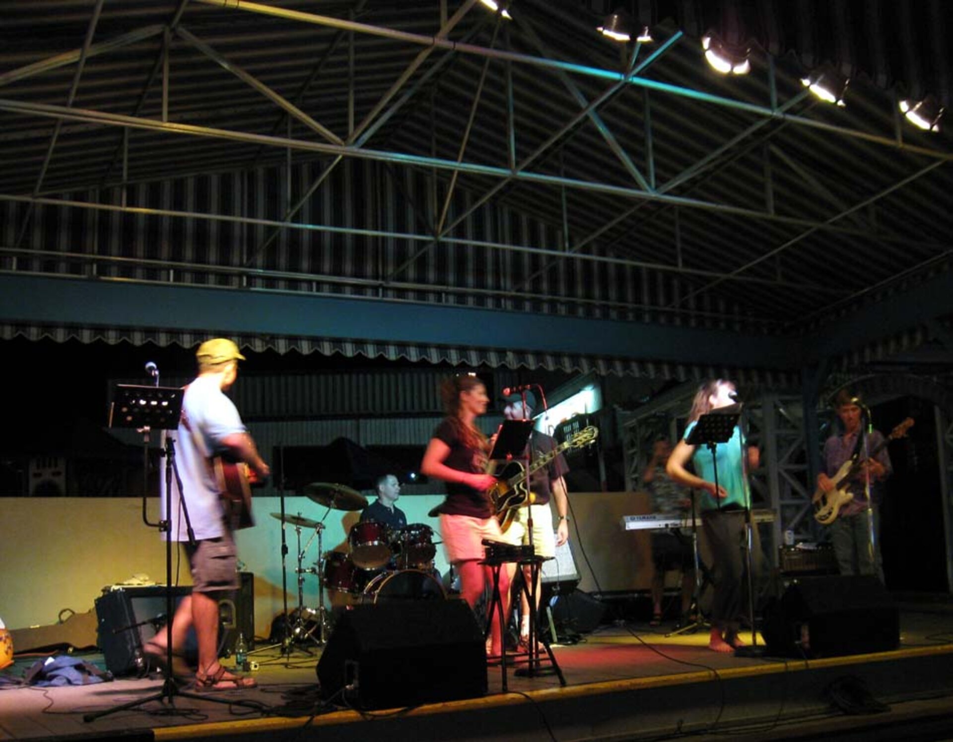 Astronautbandet ”Max Q”. Kevin på trummorna.