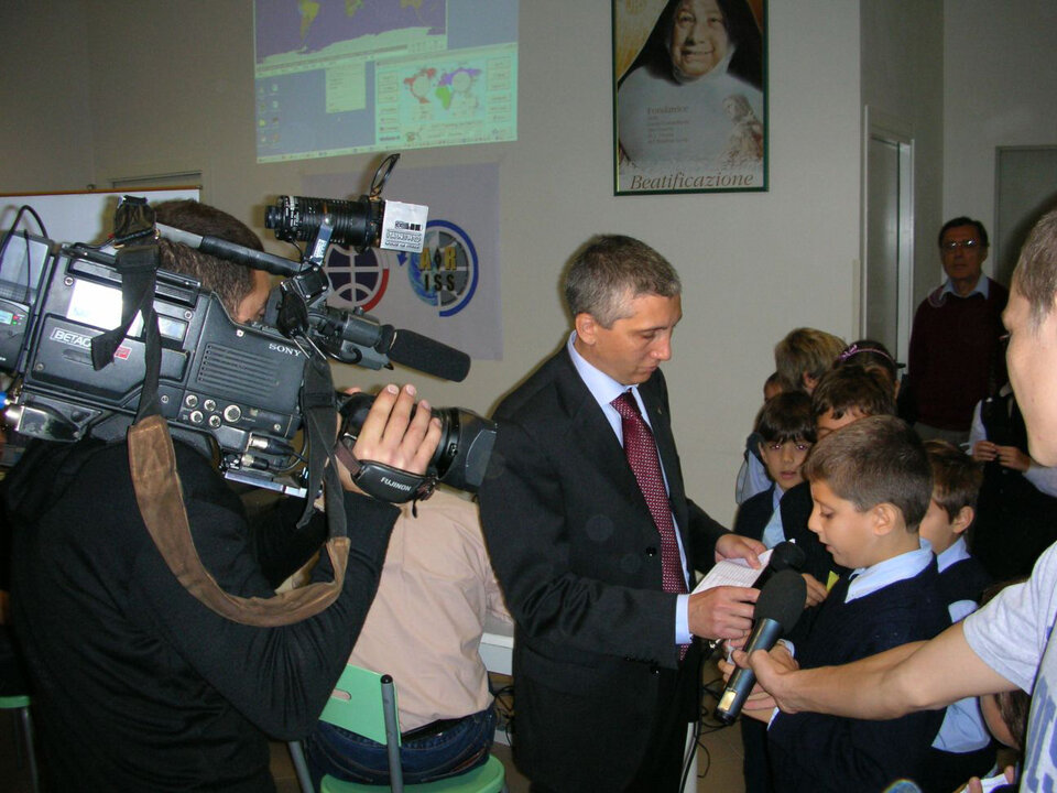 I contatti ARISS nelle scuole riscuotono sempre più successo, anche tra i media