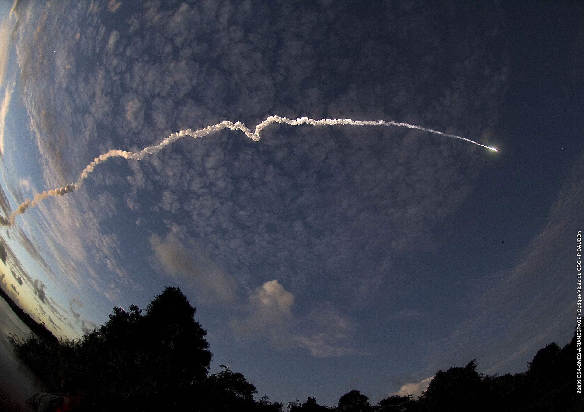 Ariane 5 ECA V187 lifts off