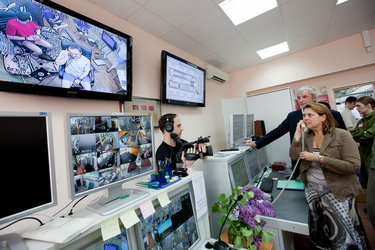 Simonetta Di Pippo talks with the Mars500 crew at IBMP in Moscow, Russia