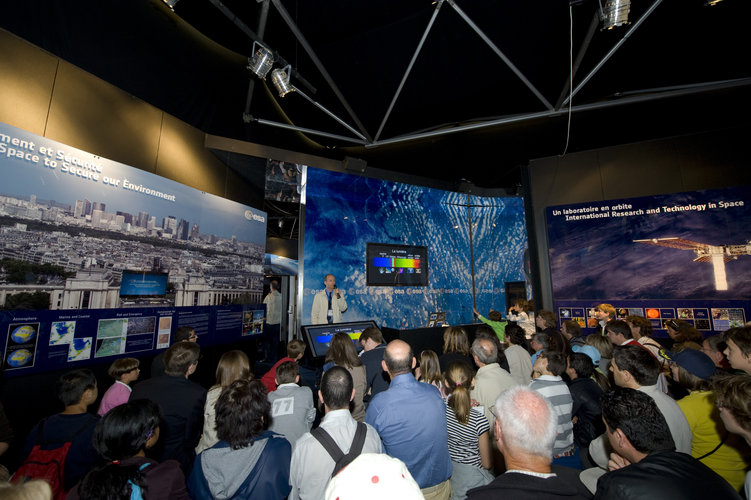 'Understanding the Universe', presentation to the public,  C. Carreau