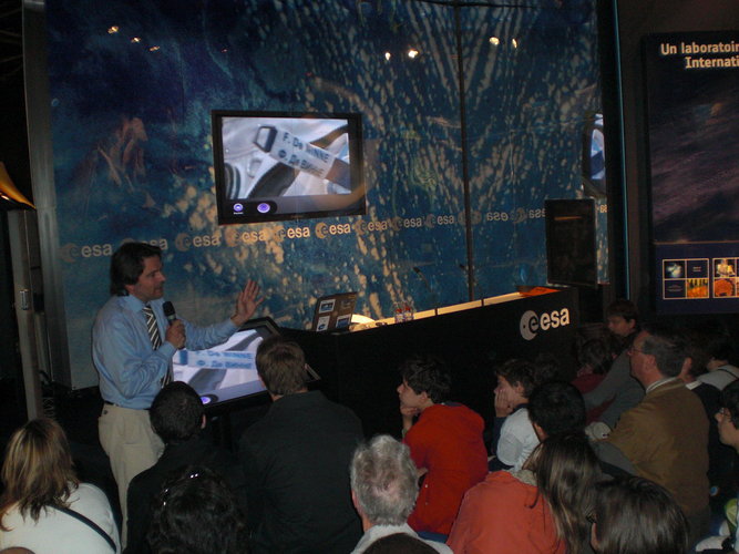 Massimo Sabbatini presents 'Europe and the ISS, the ATV and its evolution' to the public