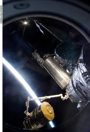 Canadarm2 unberths the Japanese H-II Transfer Vehicle