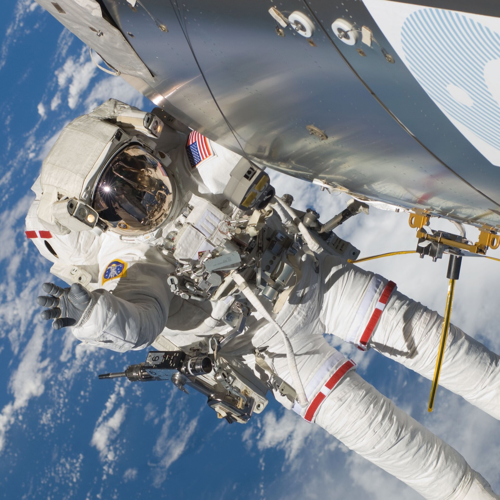 AIS antenna unfurled