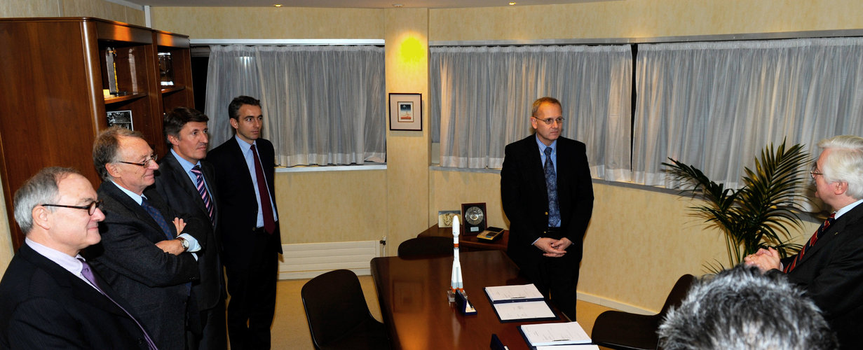 Signature of Gaia launch contract