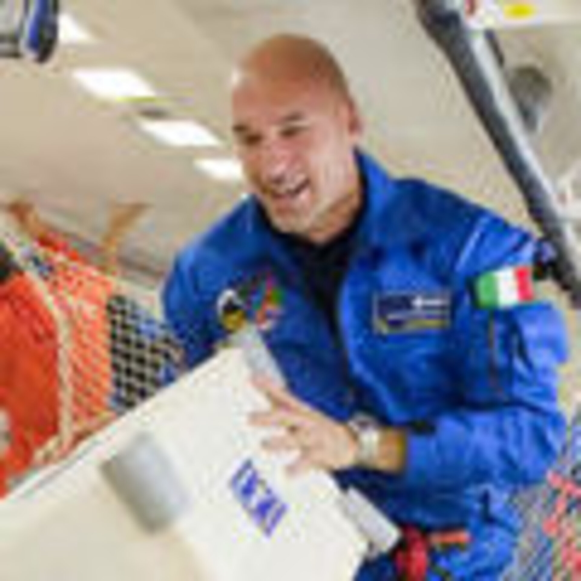 Luca Parmitano plays with boxes