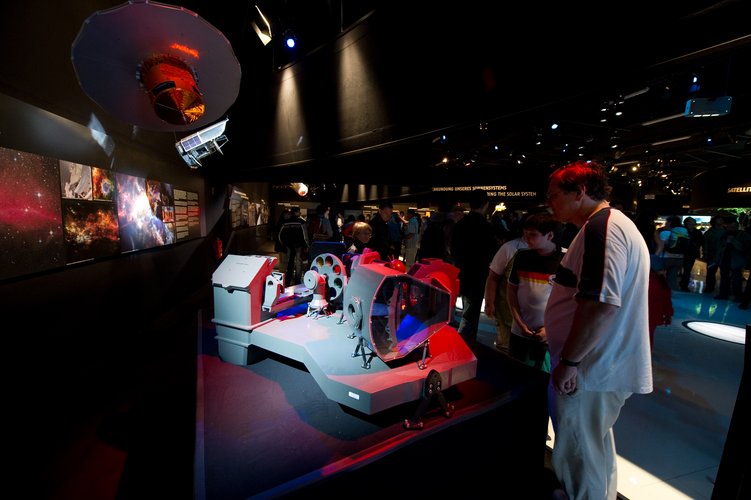 Near Infrared Spectrograph of the JWST telescope