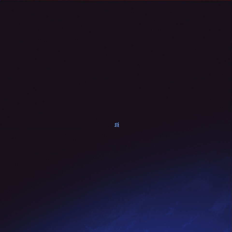 Tango fotograferad från Mango på ca 100 meters avstånd.