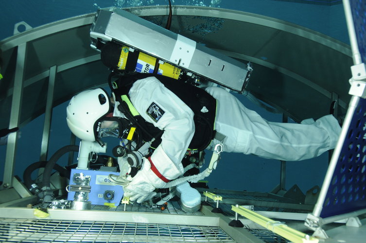 Timothy Peake during training  in the Neutral Buoyancy Facility at EAC