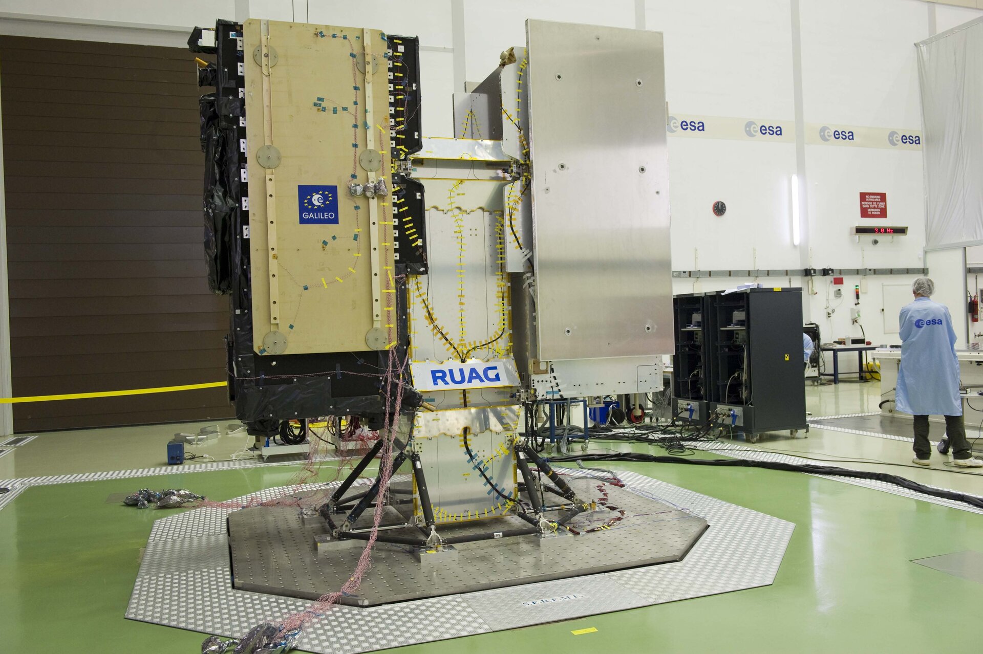 Galileo dispenser on QUAD shaker