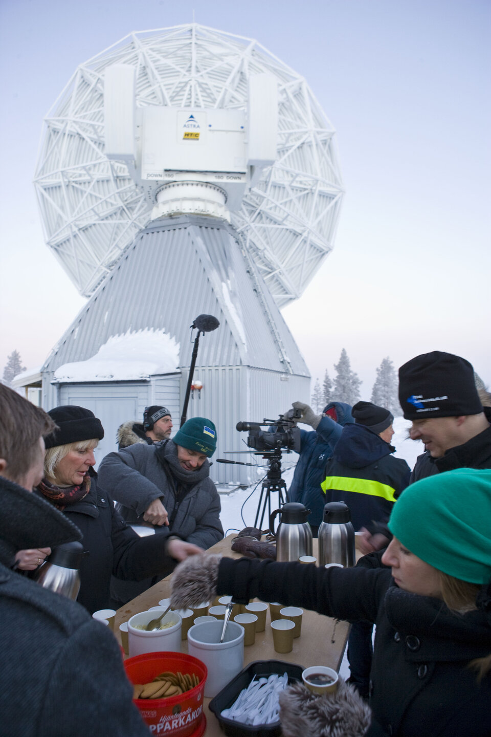 Joulukuun pakkasessa glögi lämmitti paikallaolijoita
