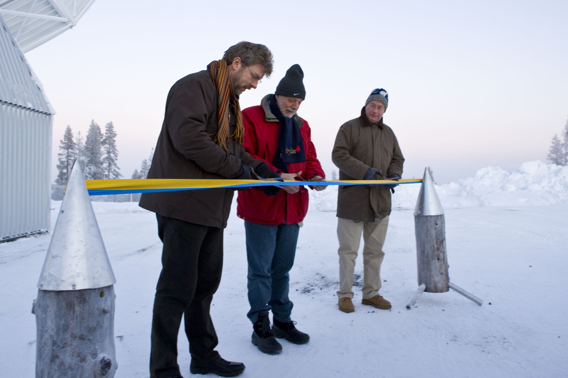 Paul Verhoef, René Oosterlinck och Lars Persson invigde stationen.