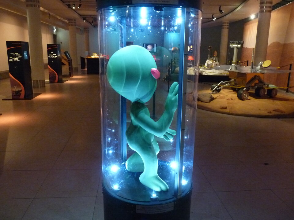 Marsmannetje dat u verwelkomt op Bestemming Mars