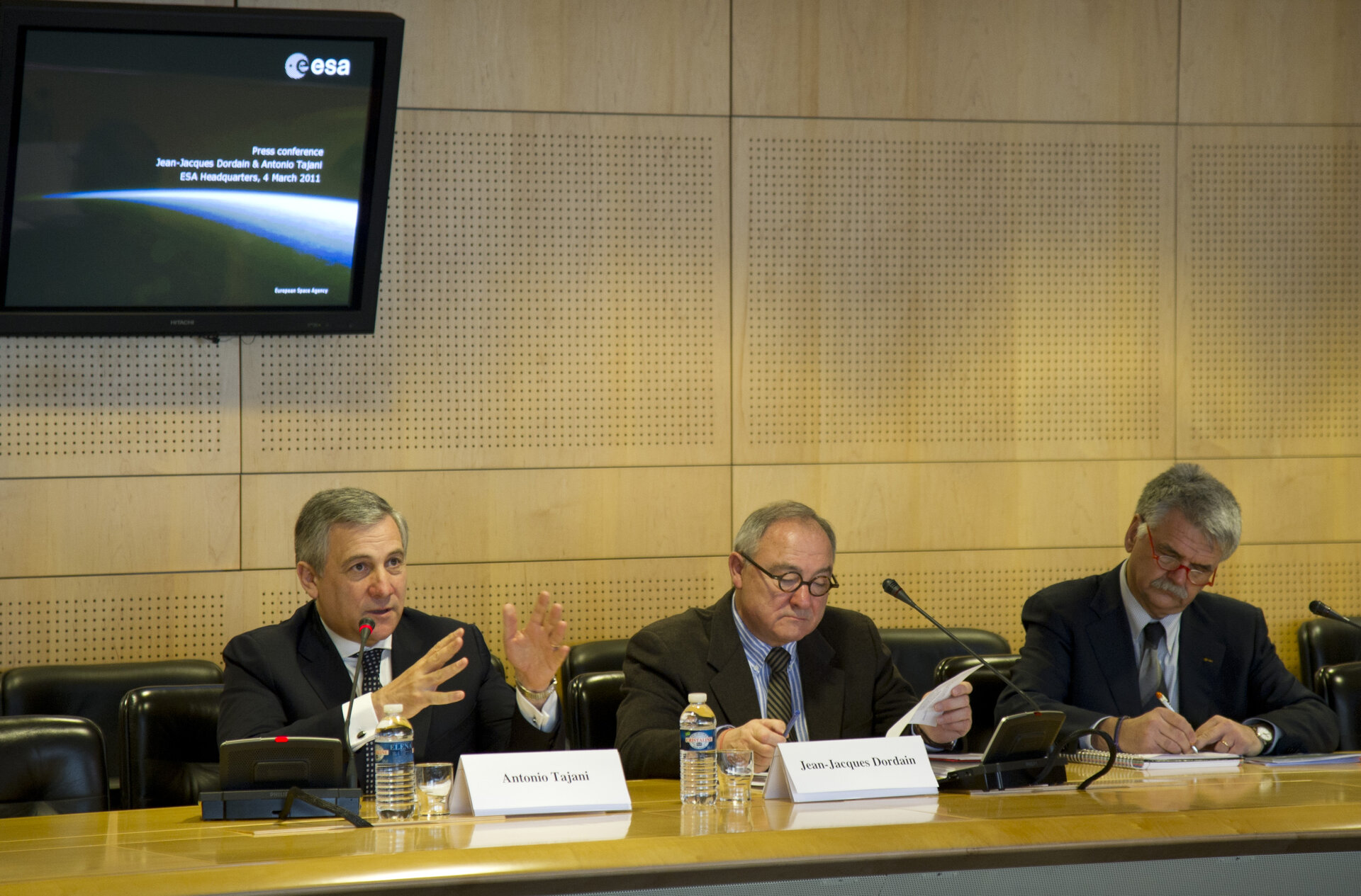 Jean-Jacques Dordain and Antonio Tajani during press briefing