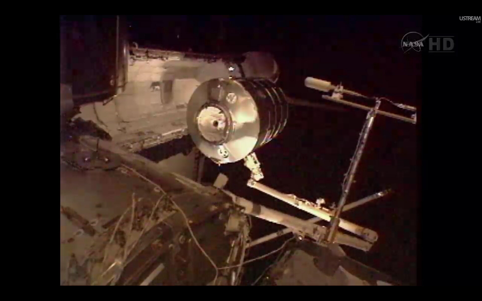 Leonardo Permanent Multipurpose Module being attached