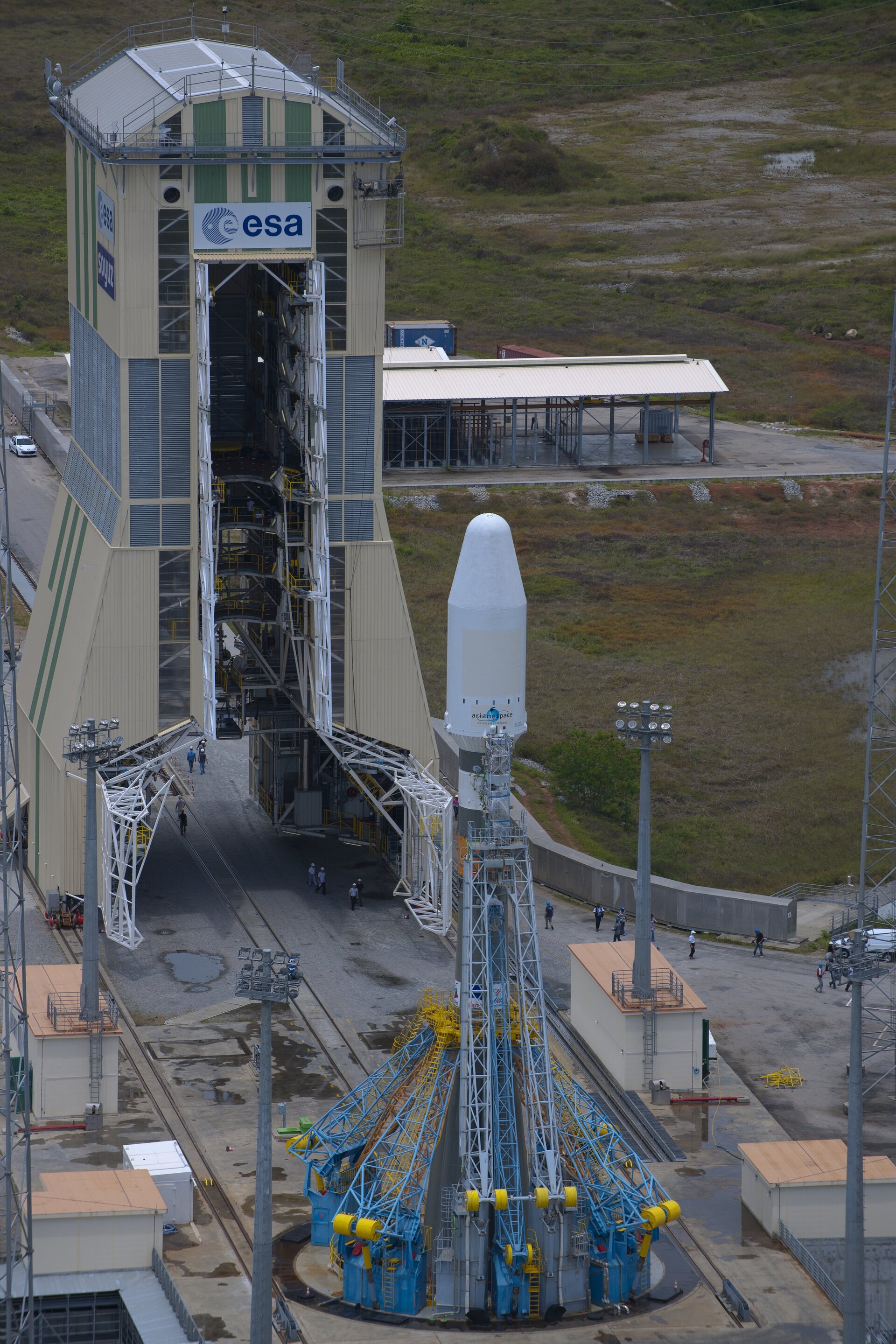 Soyuz mobile gantry rollout