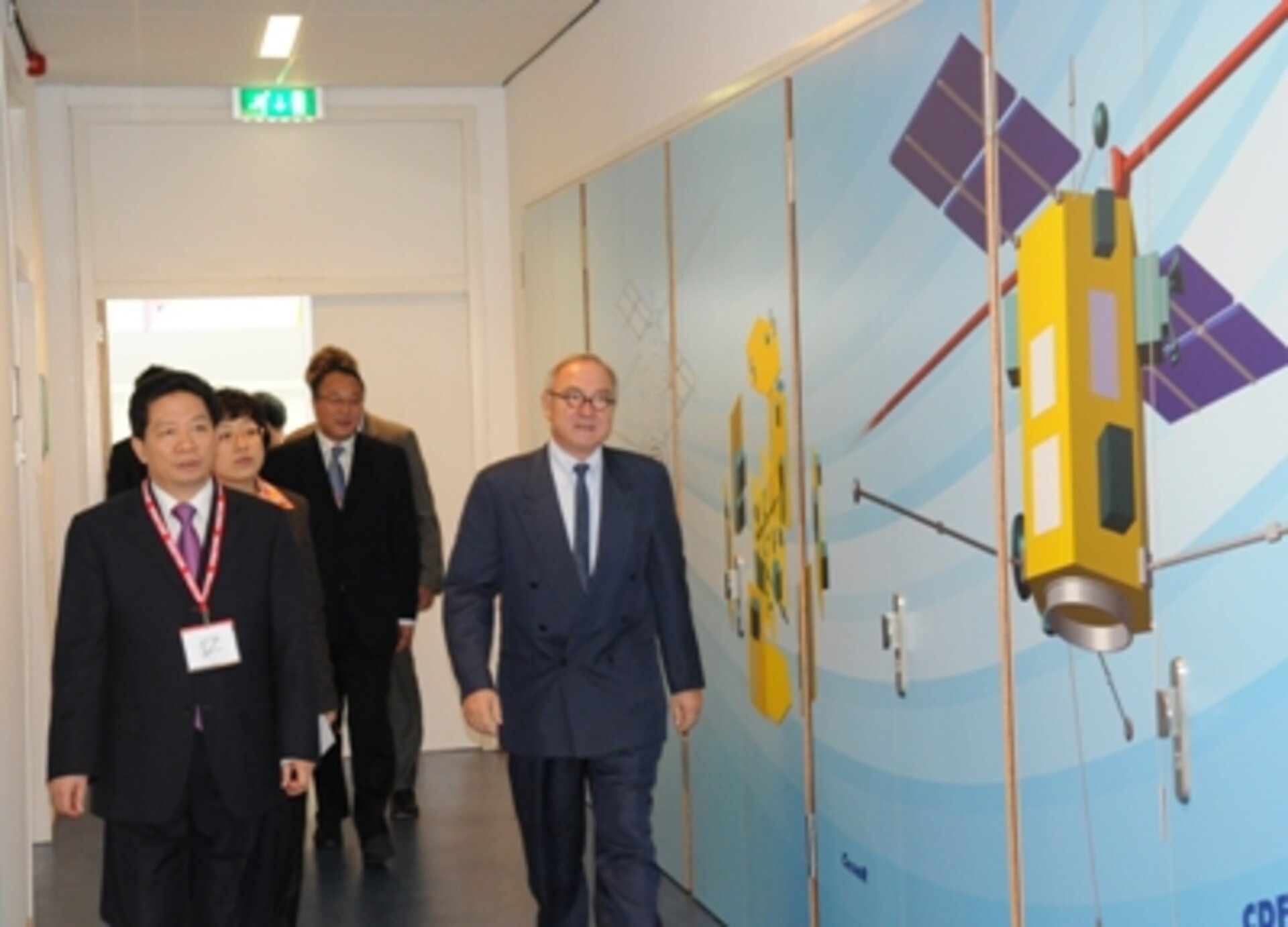 Chen Qiufa (CNSA) and Jaques Dordain (ESA) entering the CDF