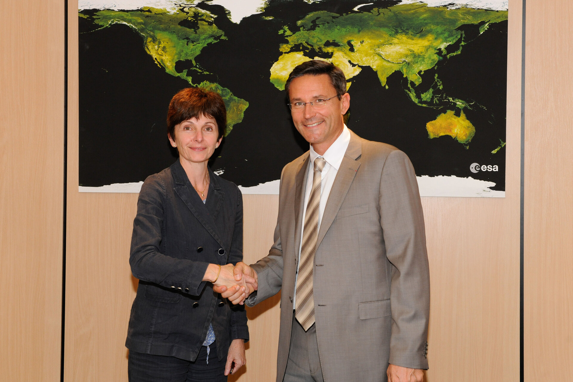 EDRS contract signature