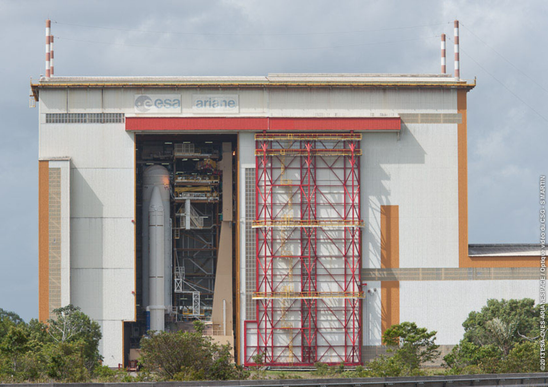 Ariane 5 flight VA213 transfer to final assembly building