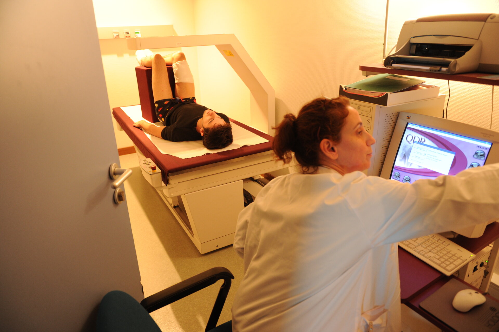 Un des volontaires de l'étude subit un examen par scanner