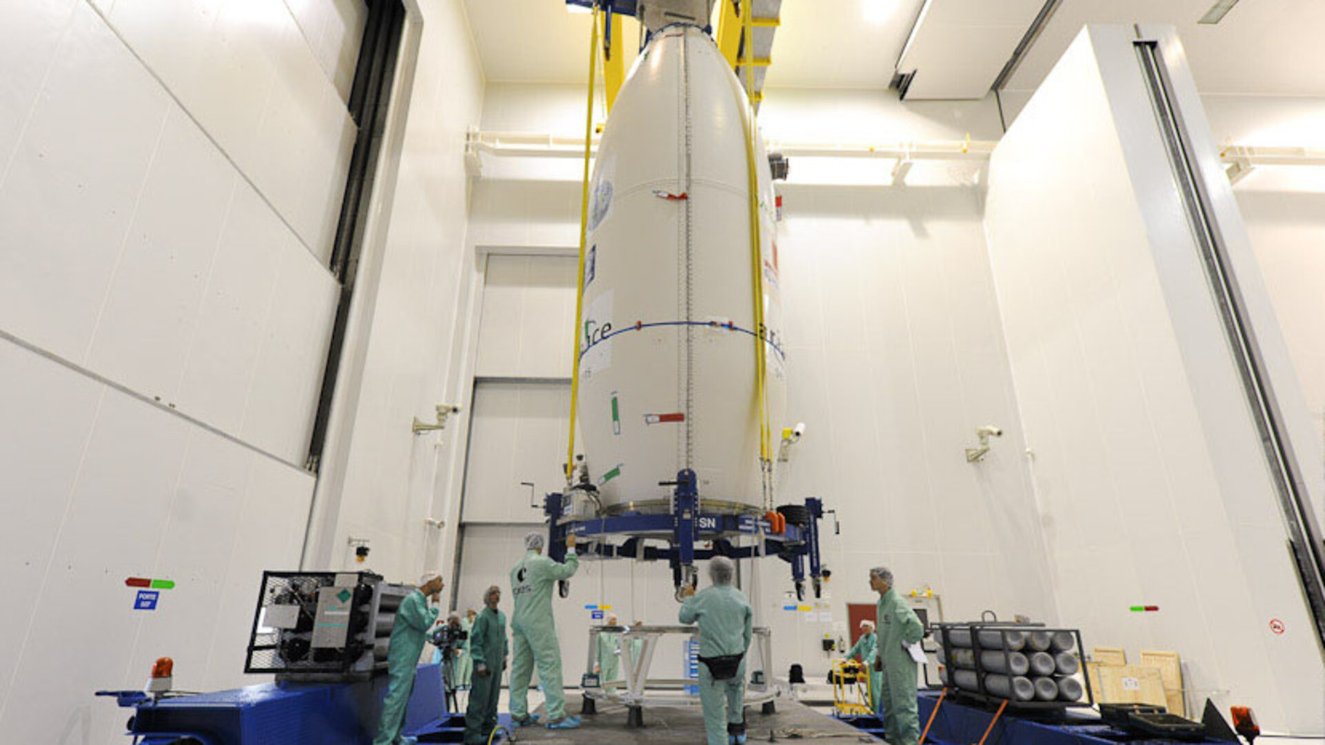 Vega VV02 fairing transferred at CSG