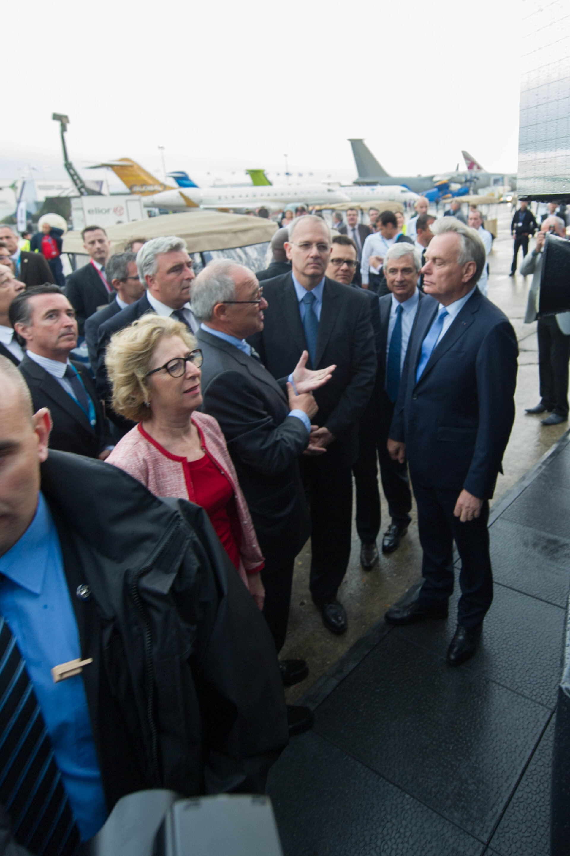 Jean-Jacques Dordain welcomes Jean-Marc Ayrault 