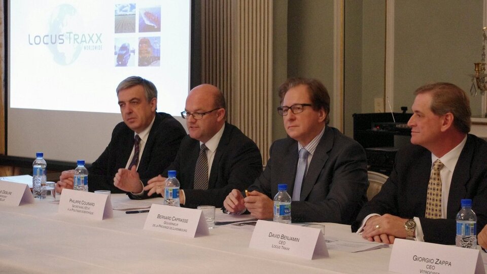 Staatssecretaris Philippe Courard, gouverneur Bernard Caprasse en de CEO's van Locus Traxx en Vitrociset David Benjamin en Giorgio Zappa